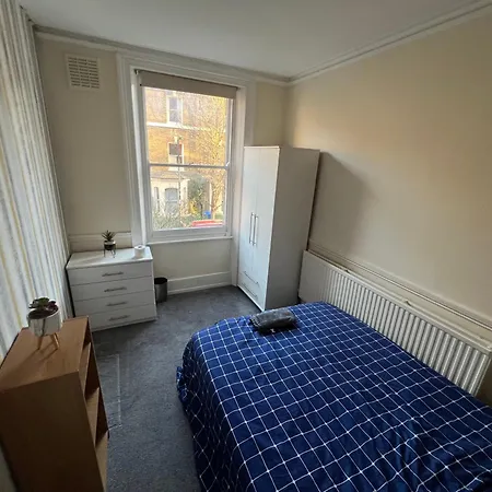 Central London Elephant And Castle Cosy Double Bed